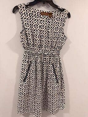 Spot Control Sleeveless Geometric Print Dress - Navy & White